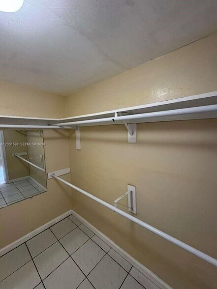 Building Photo - 10383 N Kendall Dr