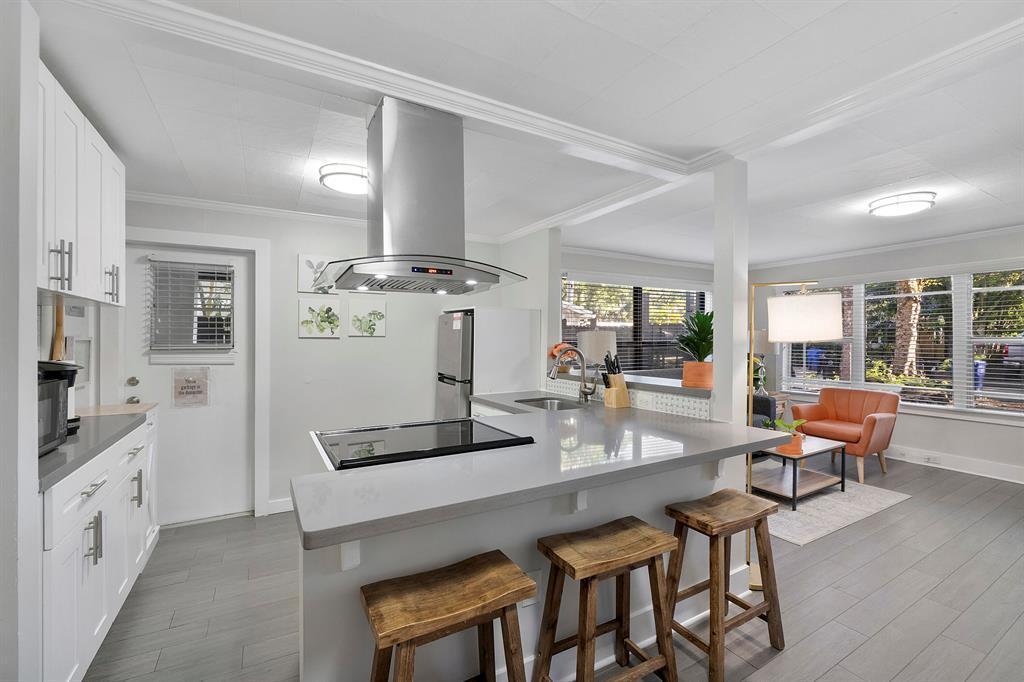 Building Photo - 551 SW 13th Ave