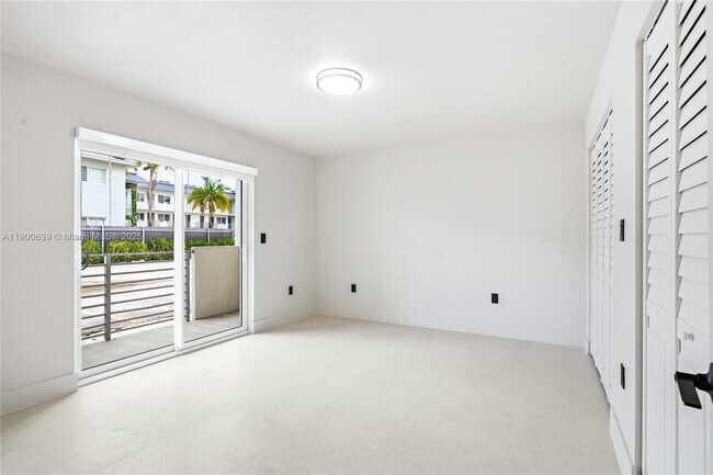 Building Photo - 13200 NE 7th Ave