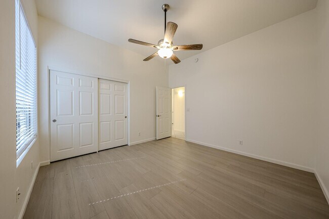 Building Photo - 4536 W Villa Linda Dr