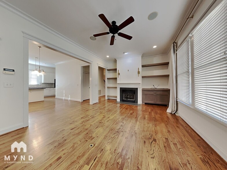 Building Photo - 711 E 9th St