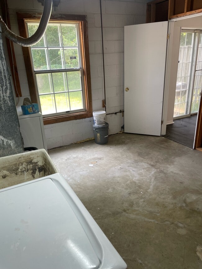 Building Photo - 13019 Trumbull Dr
