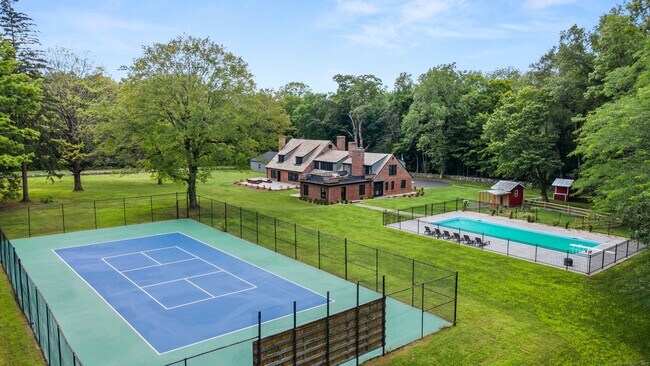 Primary Photo - 372 Tucker Hill Rd