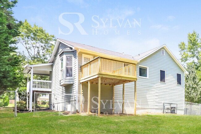 Building Photo - 98 Silverthorne Pl