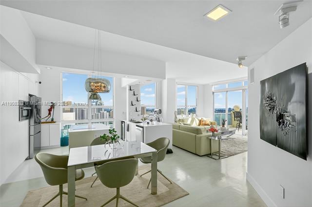 Building Photo - 1155 Brickell Bay Dr