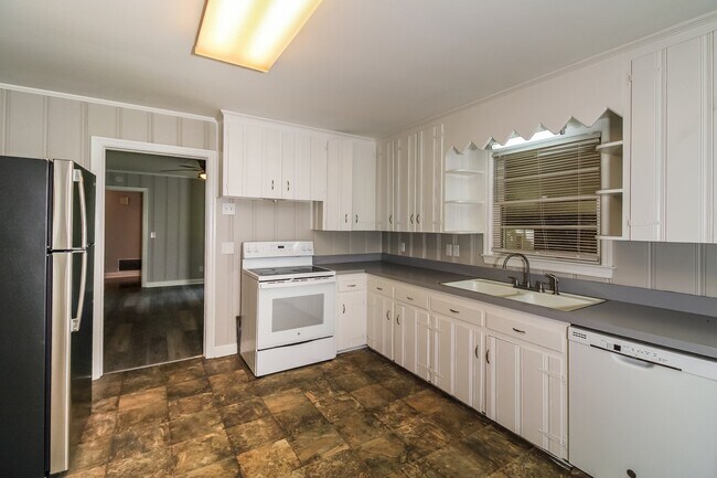 Building Photo - 1506 Cedar Terrace