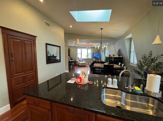 Building Photo - 176 Dorchester St