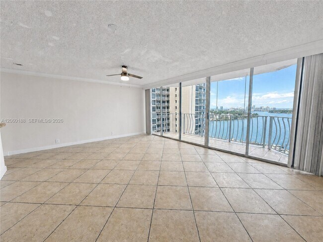 Building Photo - 7601 E Treasure Dr
