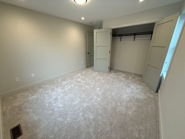 Building Photo - 6711-6715 New Town Ave.