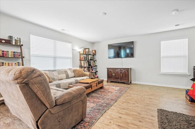 Building Photo - 4 Gardenia Dr