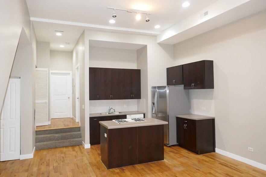 Building Photo - 1463 W Huron St