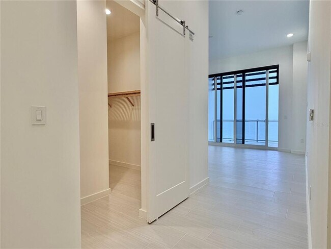 Building Photo - 920 N Osceola Ave