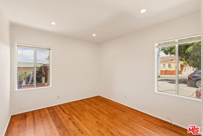Building Photo - 2710 Bellevue Ave