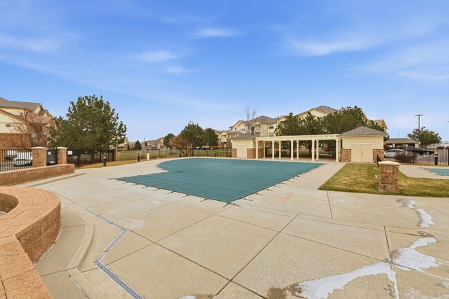 Building Photo - Beautiful 1 Bedroom Condo - Carport, Community and Gym available ASAP!