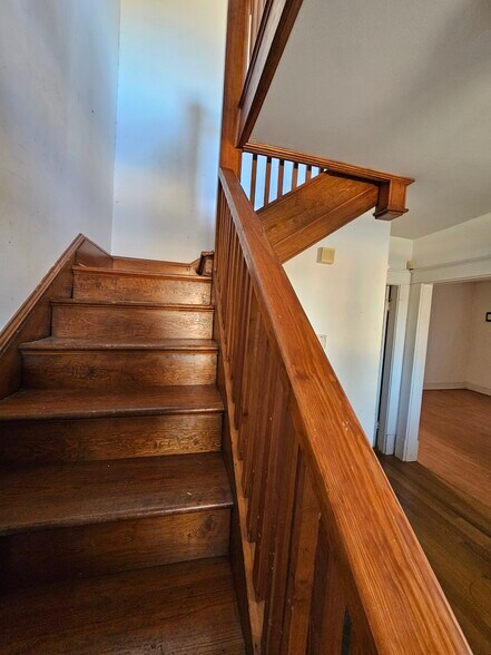 Building Photo - 2011 Lincoln St