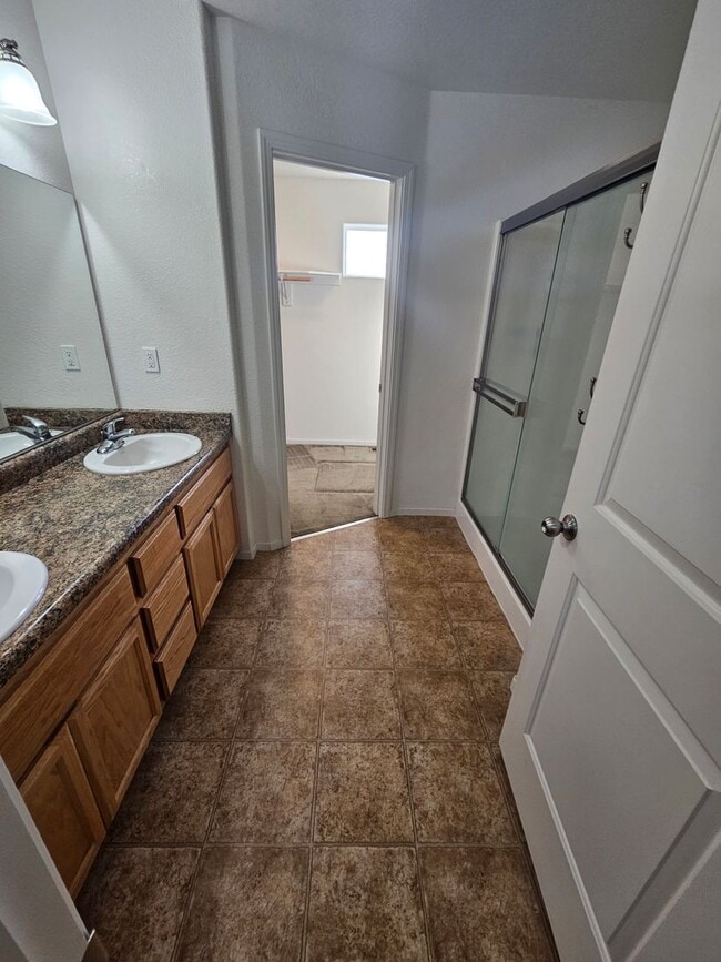 Building Photo - Wonderful 4-bedroom, 2-bathroom home in Fe...