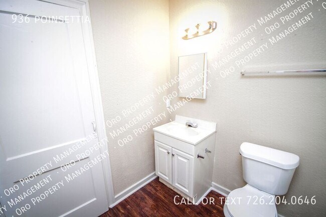 Building Photo - 936 poinsettia-