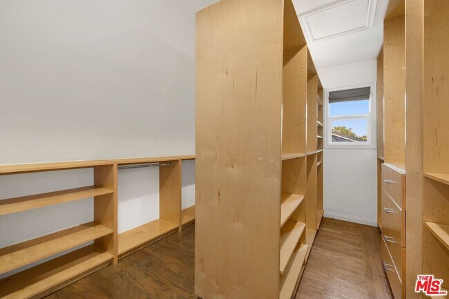 Building Photo - 501 Cascada Way