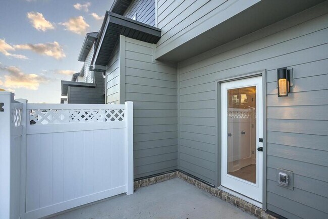 Building Photo - 1424 Rebecca Johns Dr