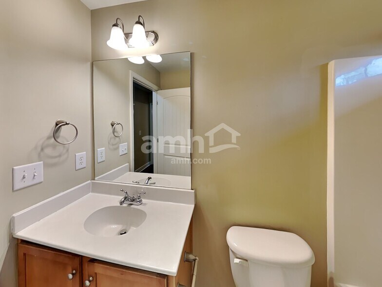 Building Photo - 1702 Arrowhead Dr