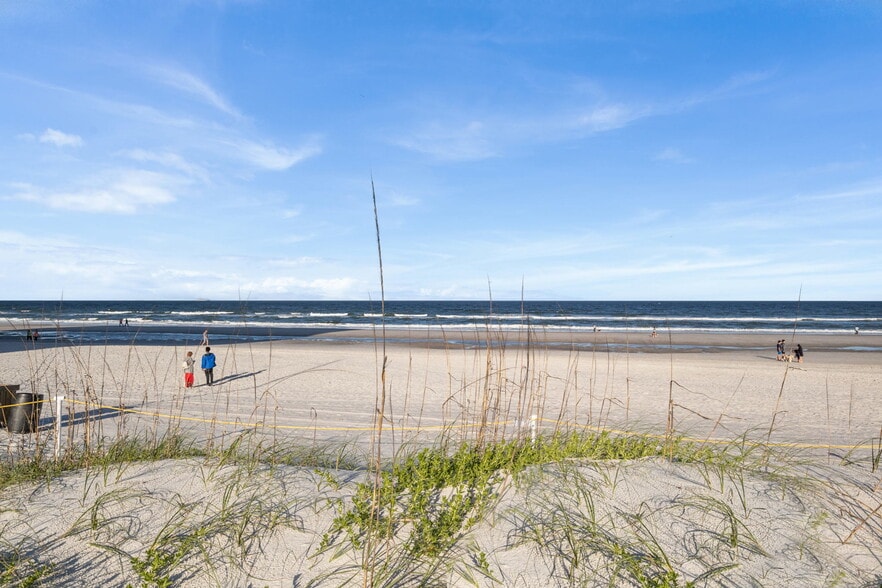 Building Photo - 1107 1st St S