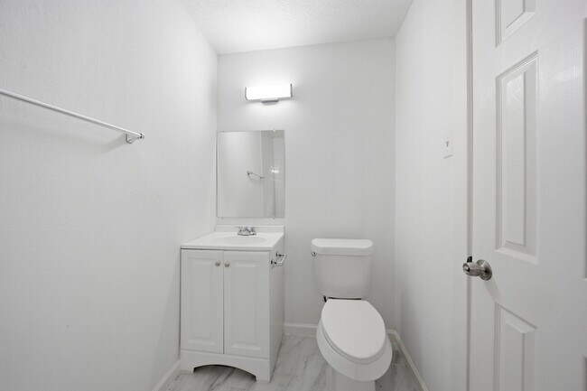 Building Photo - 1228 6th Ave N