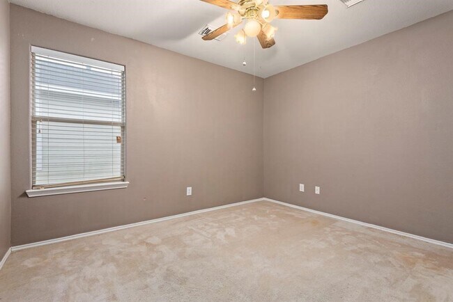 Building Photo - 1614 Wooded Acres Dr