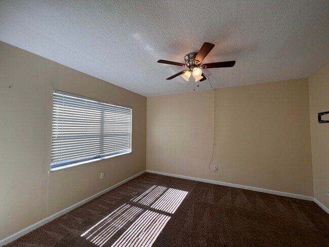 Building Photo - 2050 Oleander Blvd