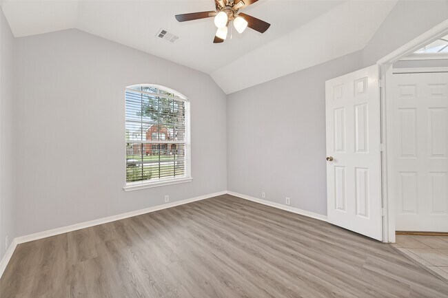 Building Photo - 3135 Silver Cedar Trail