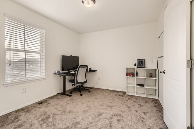Building Photo - **** SPECIAL OFFER: 1 Month Rent FREE, if lease by July 1st week ****** Beautiful 4 bed, 4 bath h...