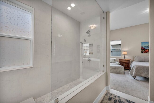 Building Photo - 619 Camargue Trl