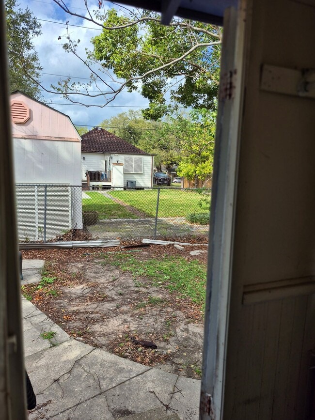 Building Photo - 2737 Wisteria St