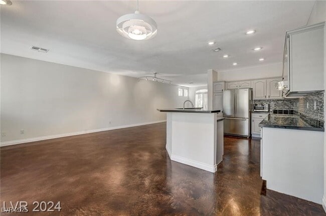 Building Photo - 9420 San Laguna Ct