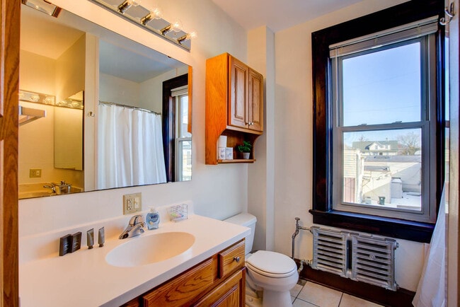 Building Photo - 1253 Williamson St