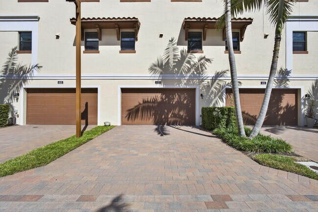 Building Photo - 4113 Faraday Wy