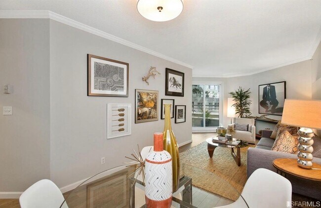 Building Photo - 240 Lombard St