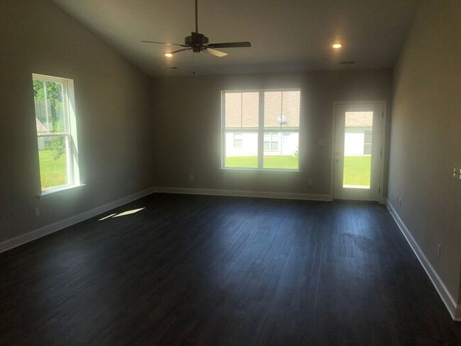 Building Photo - Beautiful open floorpan!