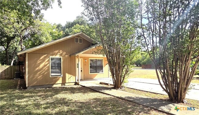 Primary Photo - 317 Armstrong St