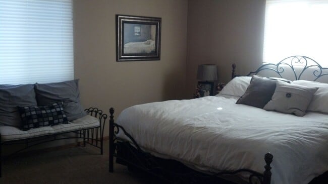 Building Photo - 147 Dogwood Dr