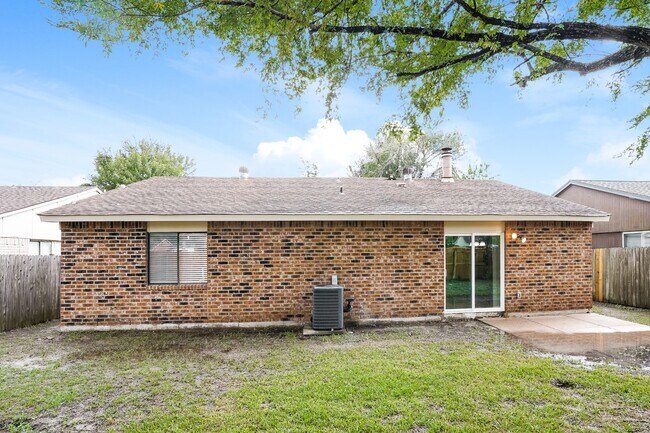 Building Photo - 17611 Ranch Country Rd