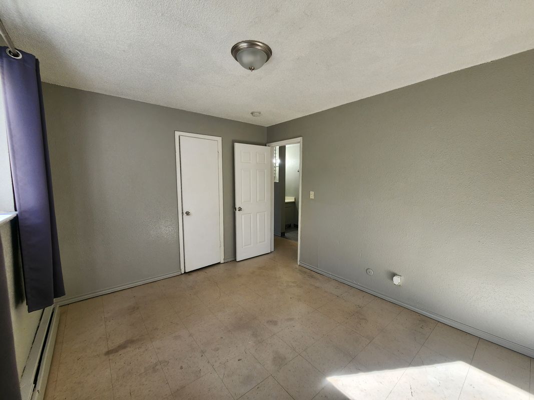 Building Photo - 1363 Mobile St