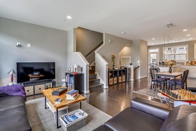 Building Photo - GREAT LOCATION!! Stunning 3BD/3.5BA luxury 4-level townhouse!