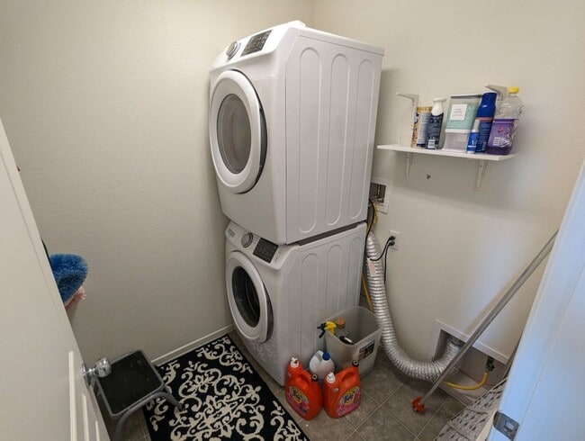 Building Photo - 10807 Mason Hill Ave