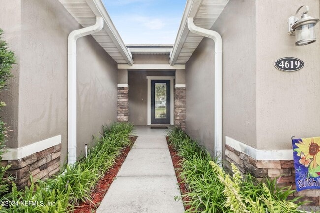 Building Photo - 4619 Pine Lake Dr