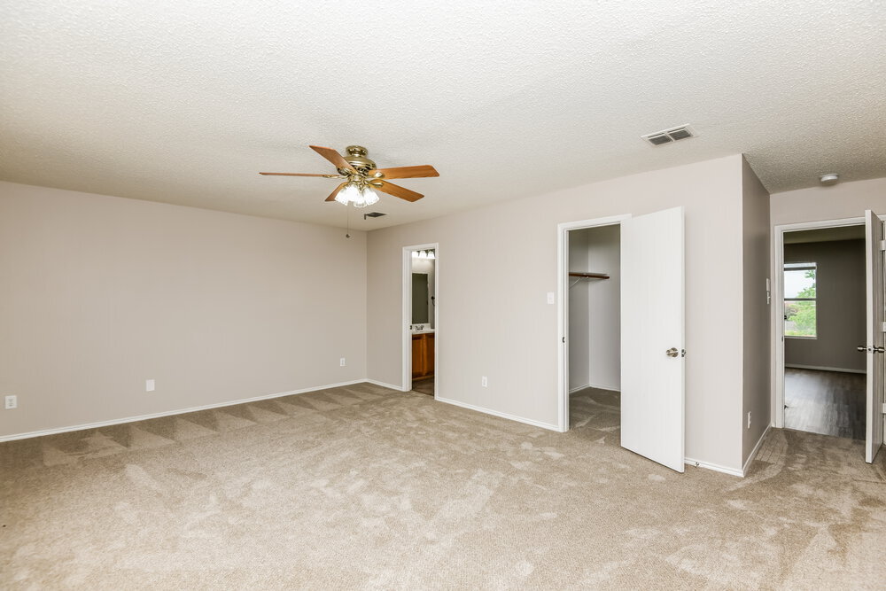 Building Photo - 4329 Meadowknoll Dr