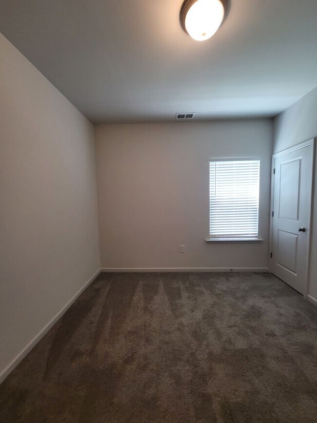 Building Photo - Cute, Well Maintained, Ranch Close to Mountain Island Lake