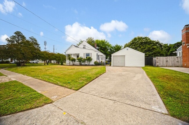 Building Photo - 539 Austin St