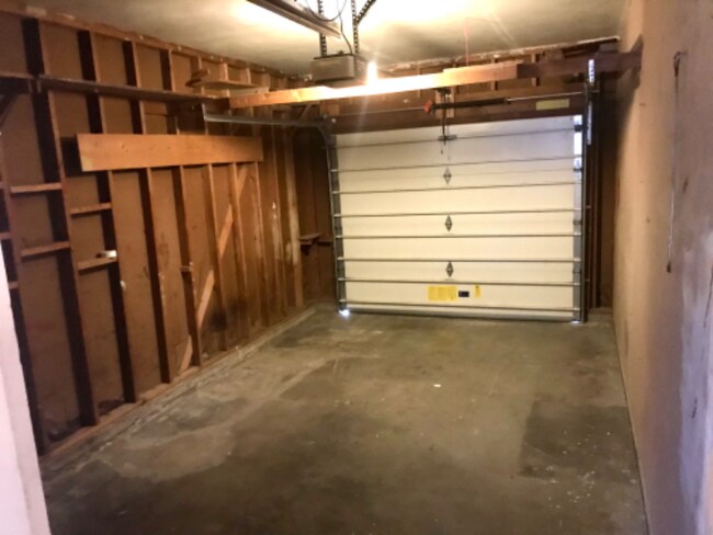 Building Photo - 1710 Alexander Cir