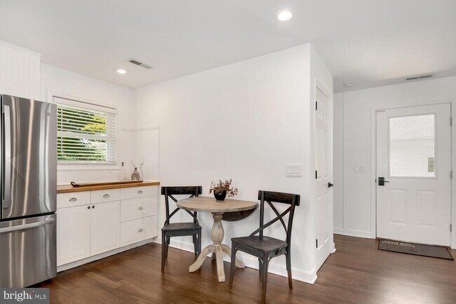 Building Photo - 6670 Cedar Cove Rd