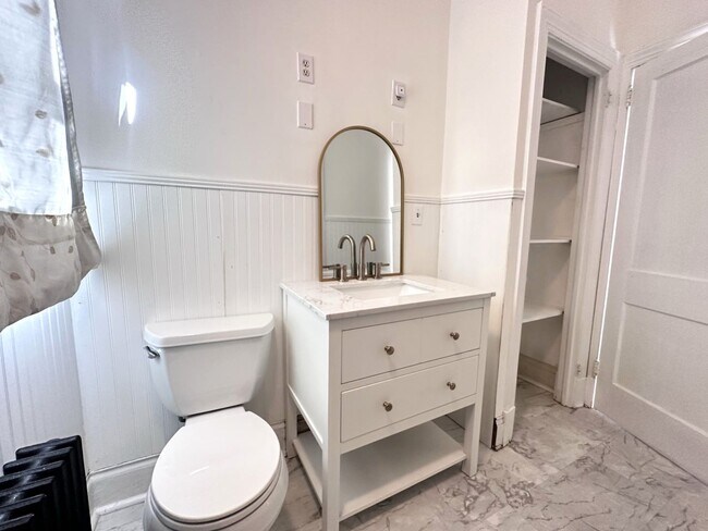 Building Photo - 122 Summit St